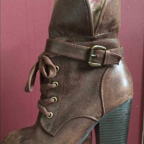 Cute Fur Booties - Picture 2 of 4